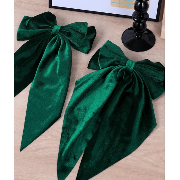 Luxe Green Velvet Bow Hair Clip - Picture 4 of 4